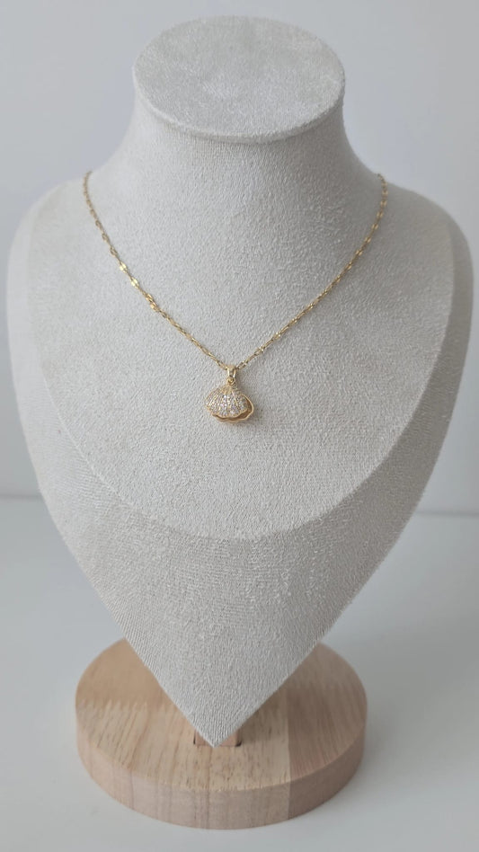 Elegante Goudkleurige Ketting met Parel & Schelphanger