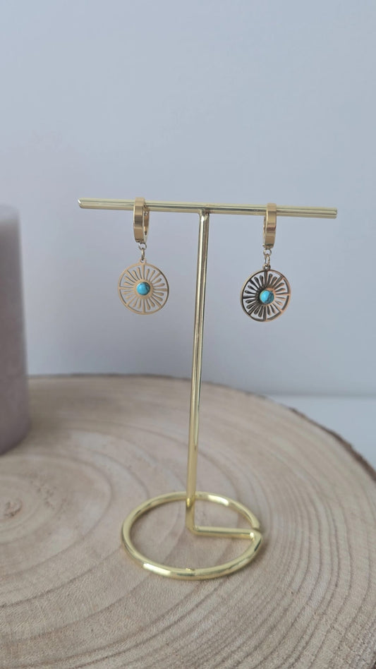 Goudkleurige Hoepeloorbellen met Turquoise Zonaccent