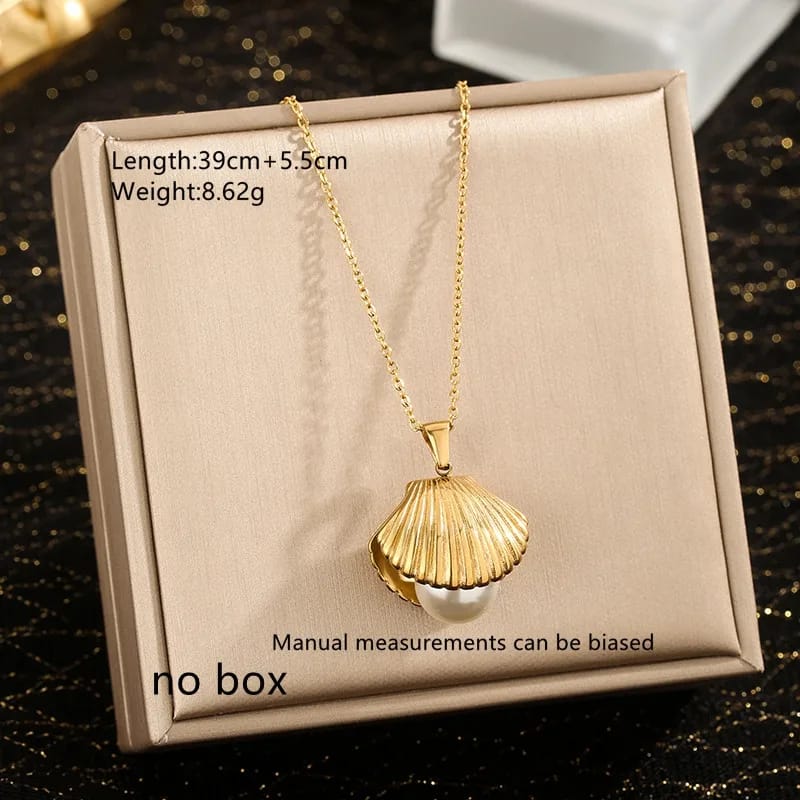 Elegante Goudkleurige Ketting met Parel & Schelphanger