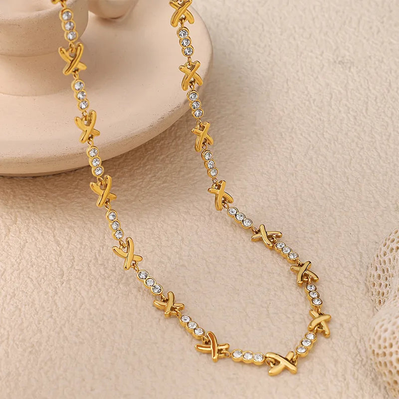 Gold Embrace Ketting