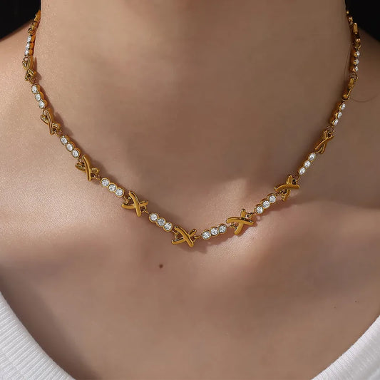Gold Embrace Ketting
